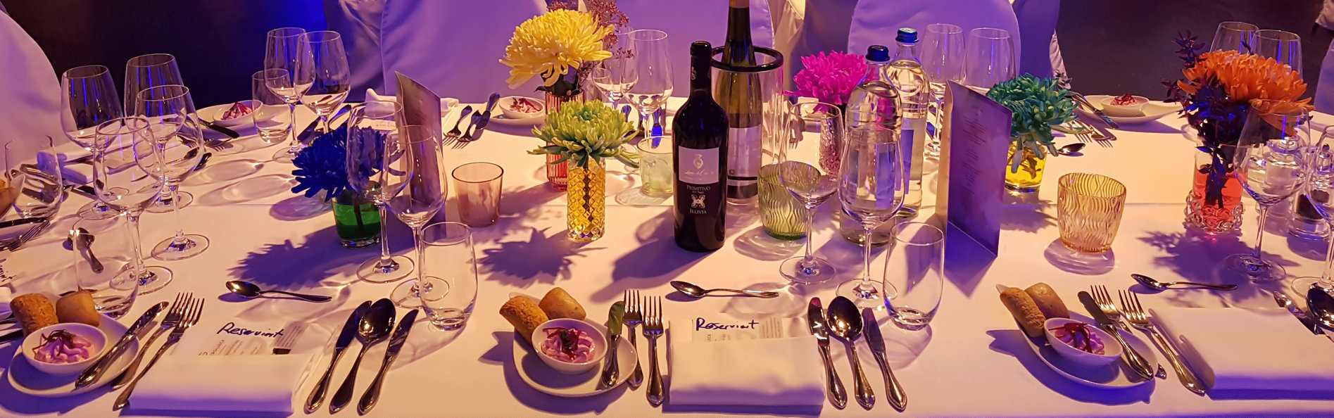 Prunkvoll gedeckter Tisch - Private-Dining - Unikorn Catering & Events